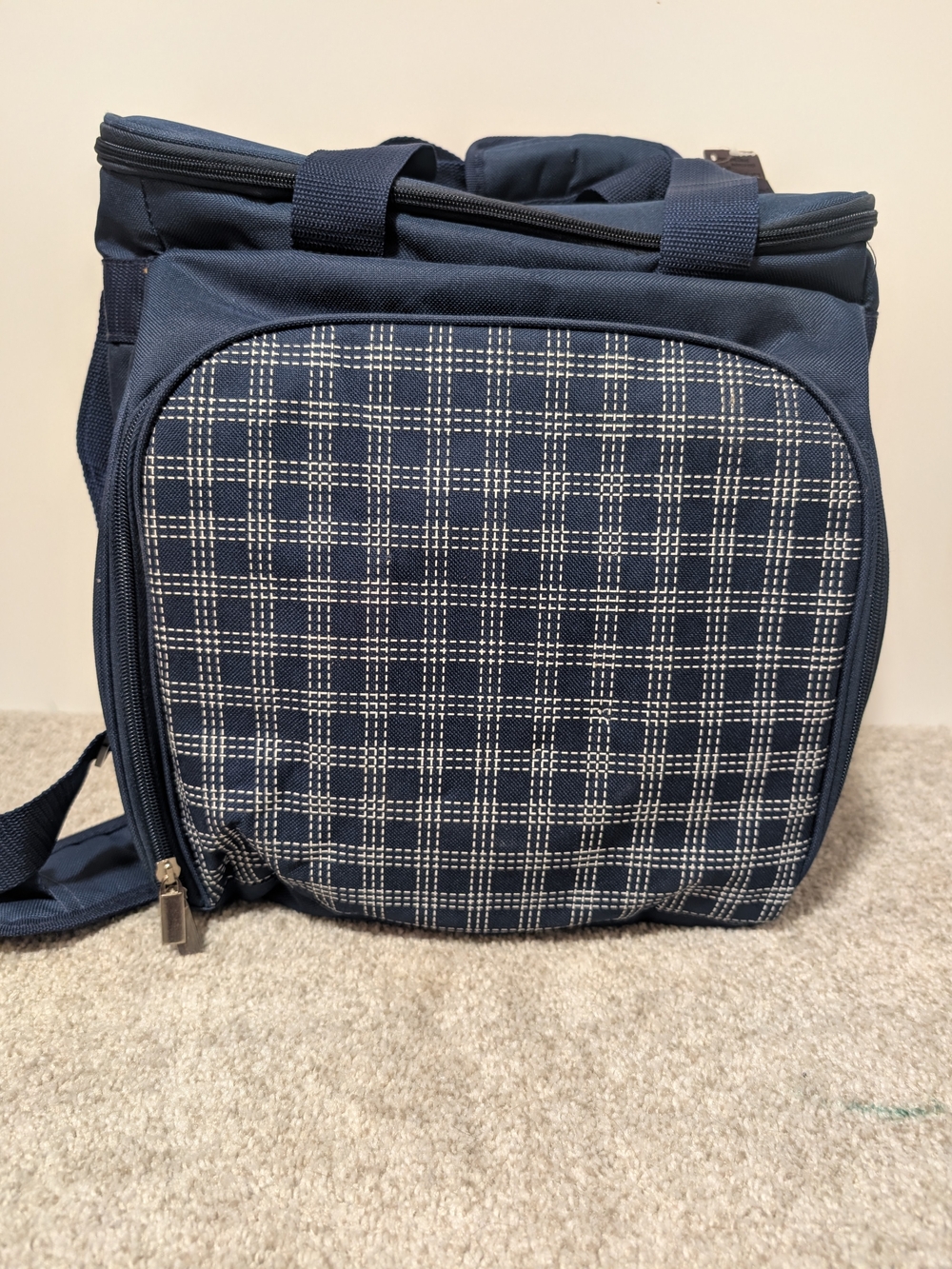 Harry And David Insulated Picnic Bag Set w Plates Cups Flatware Cutting Board